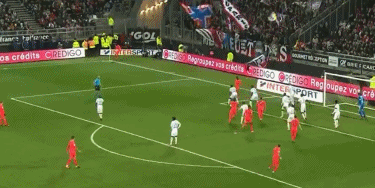 记者：王刚伤情比想象中好，侯森缝了20多针坐火车返京