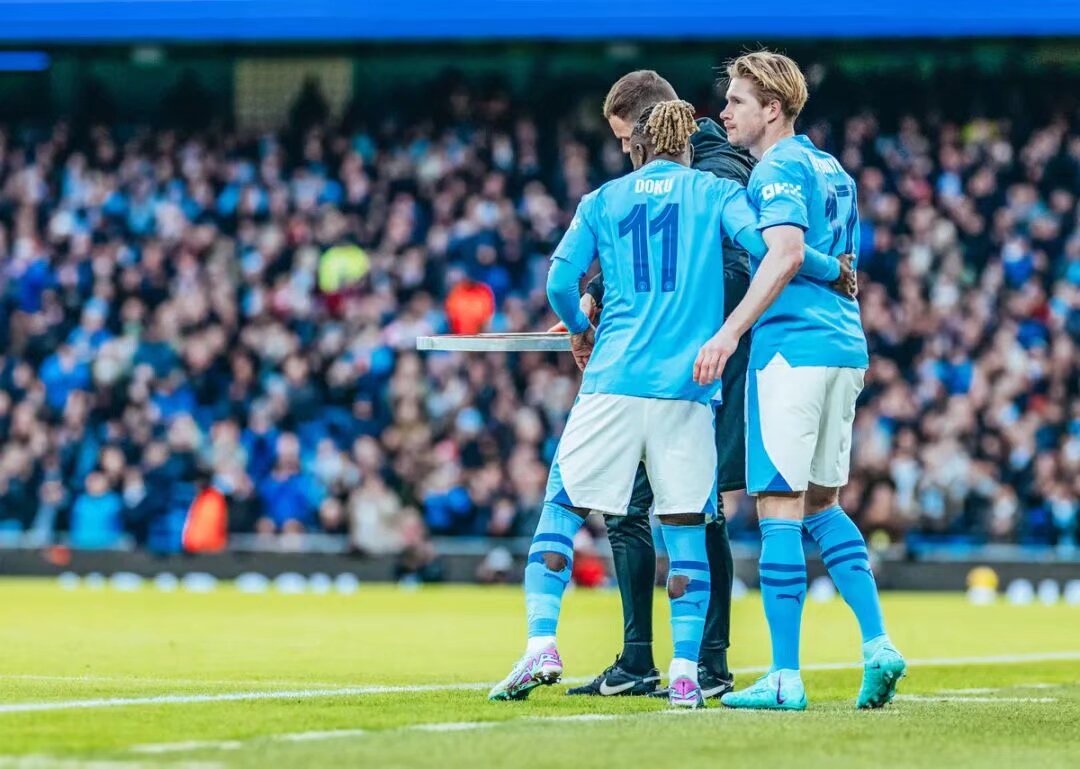 拜仁官方：穆西亚拉今天完成了部分单独训练