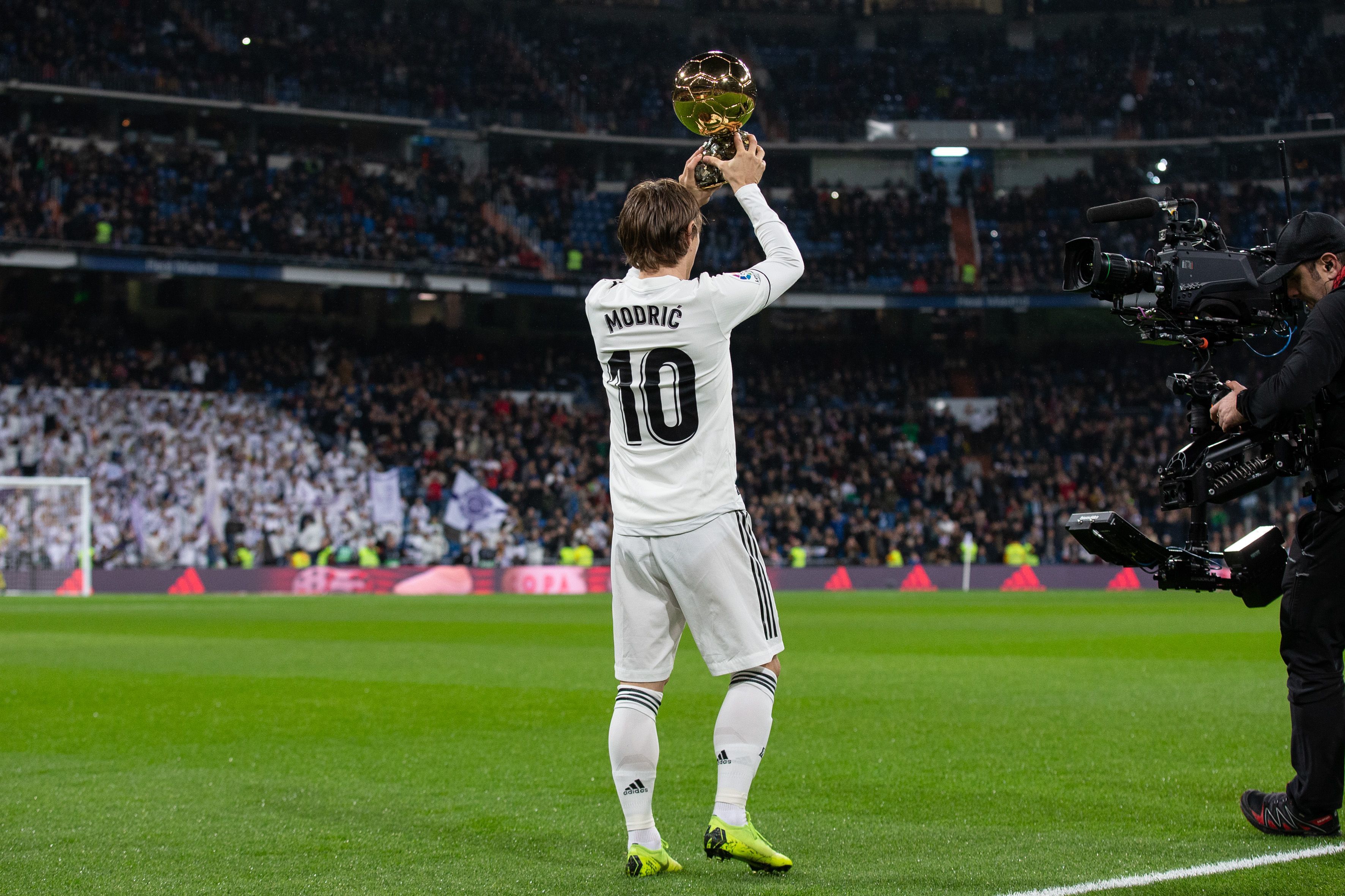 决战时刻梦游！康宁汉姆15中5得到17分7篮板7助攻