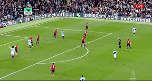 克罗斯评历史最佳11人：C罗左边锋，梅西前腰，马尔蒂尼入选