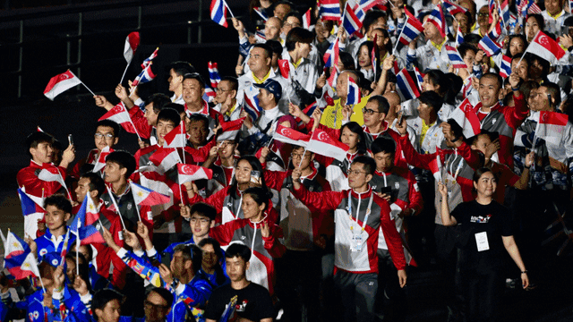 挑起进攻大旗！鲍威尔半场10中5得到16分2篮板1助攻