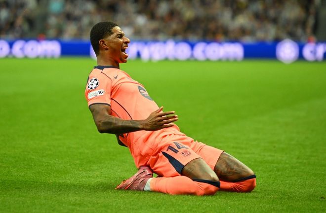 拜仁慕尼黑莱万多夫斯基帽子戏法