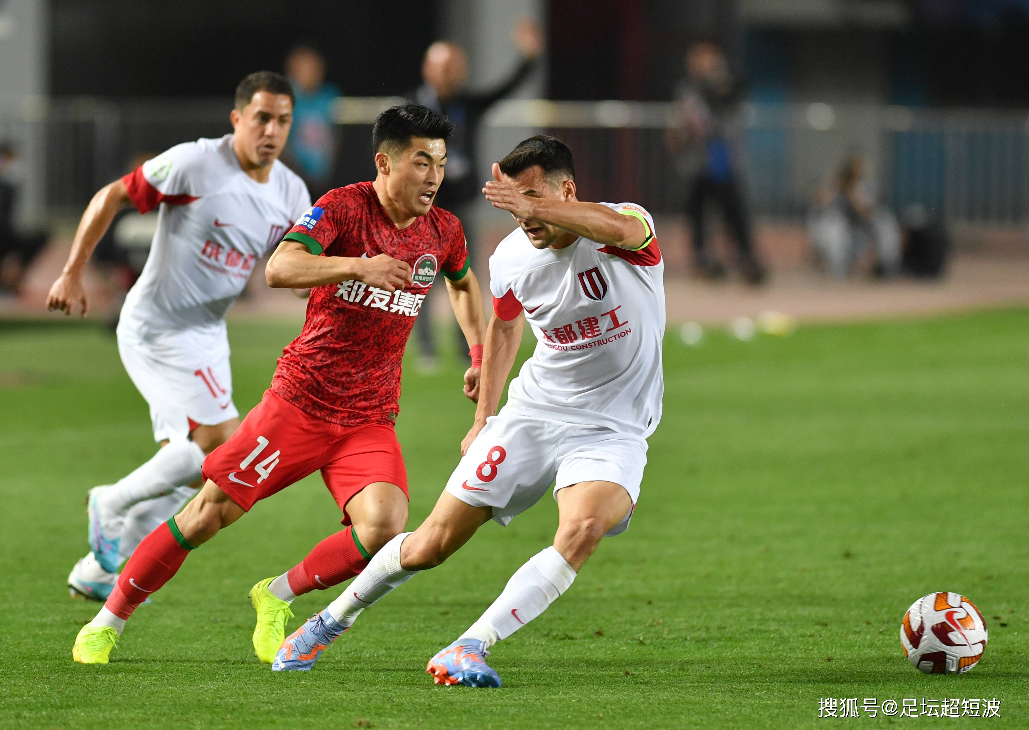 半场战报：利物浦1-0伯恩茅斯，埃基蒂克英超首秀斩获首球